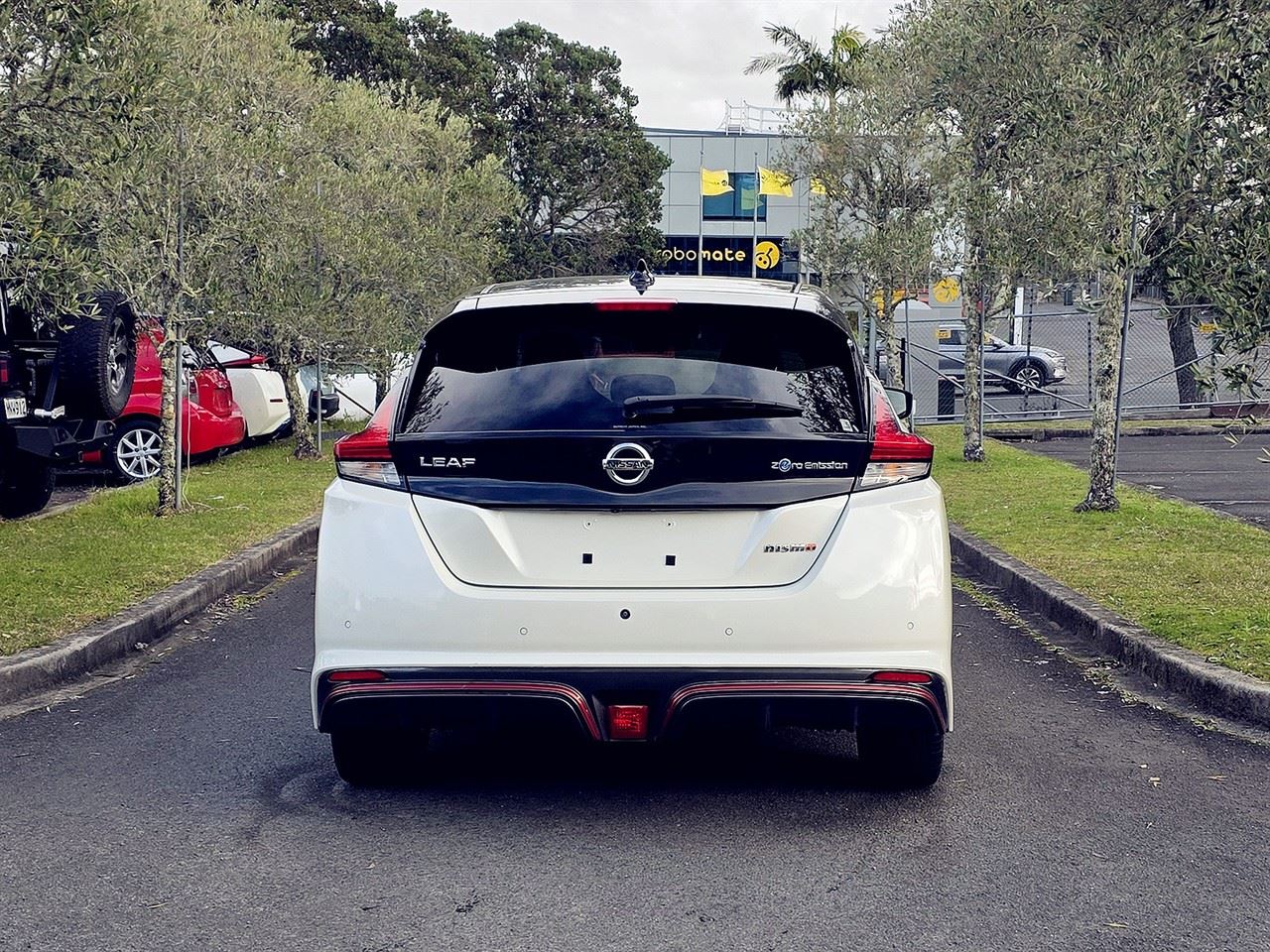 Vehicle image 5