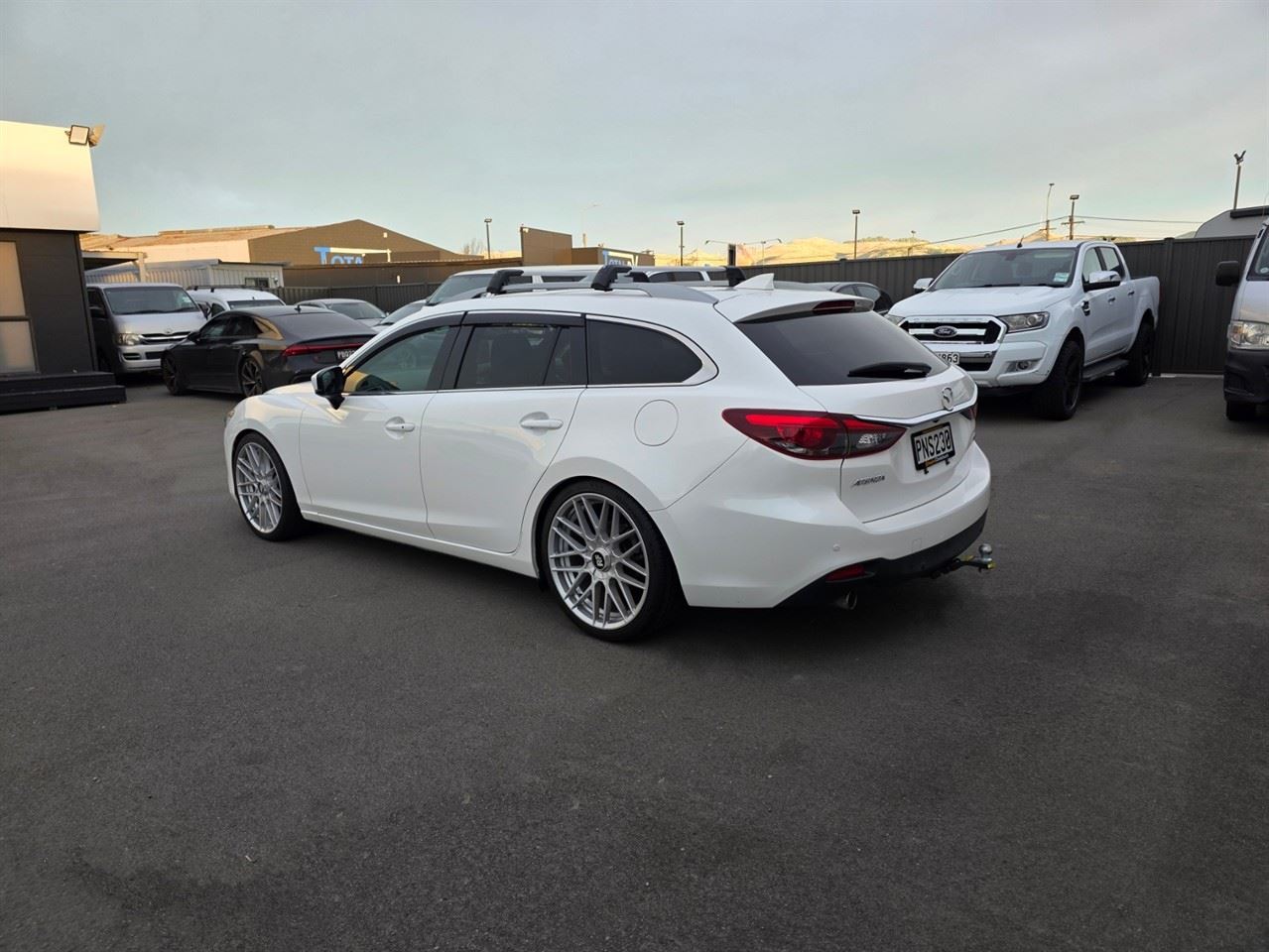 Vehicle image 4