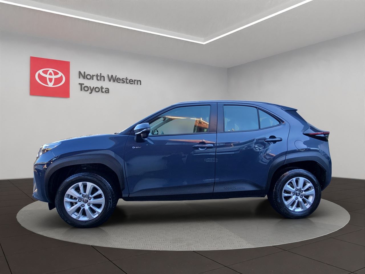 Vehicle image 5