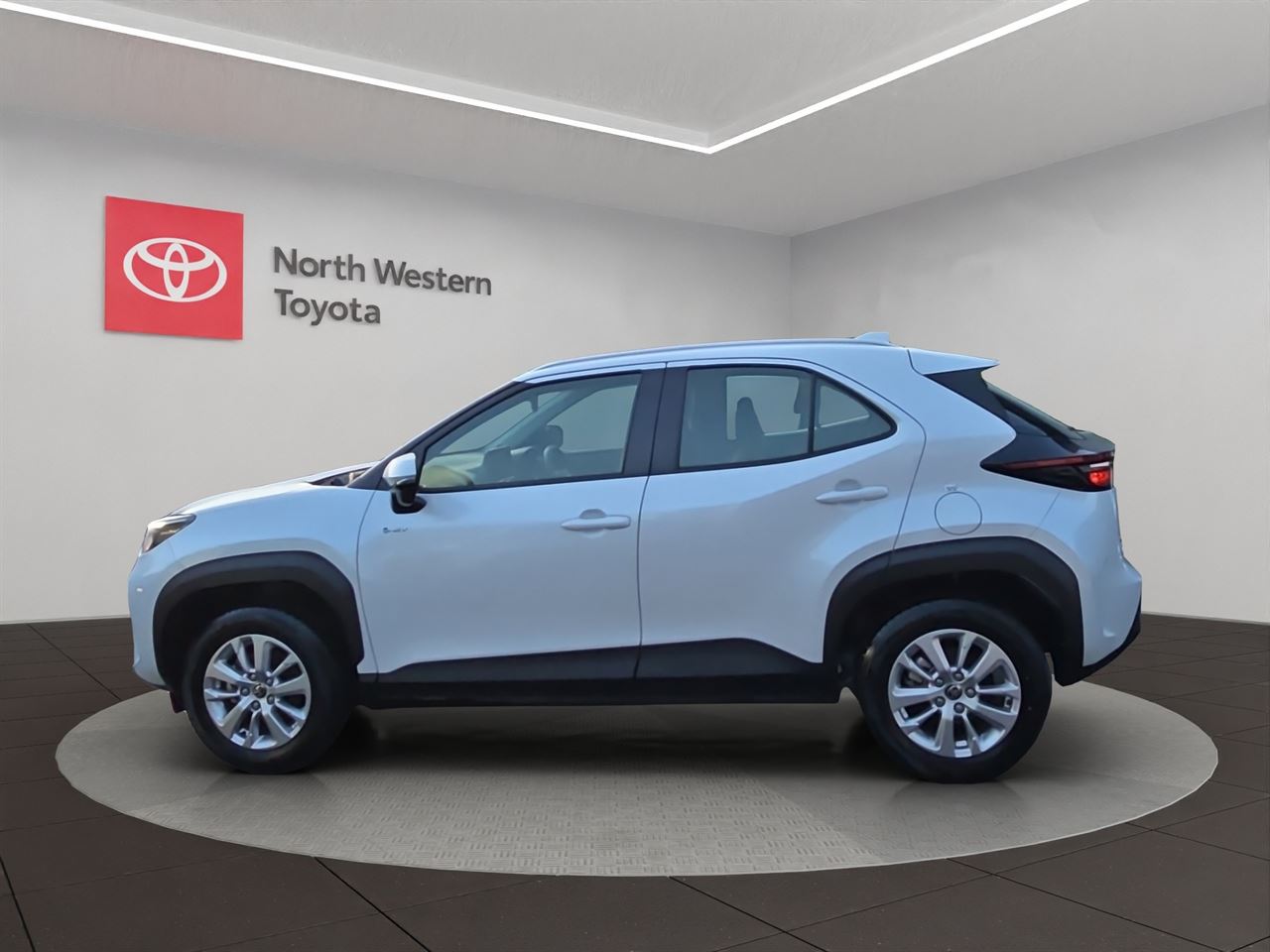 Vehicle image 4
