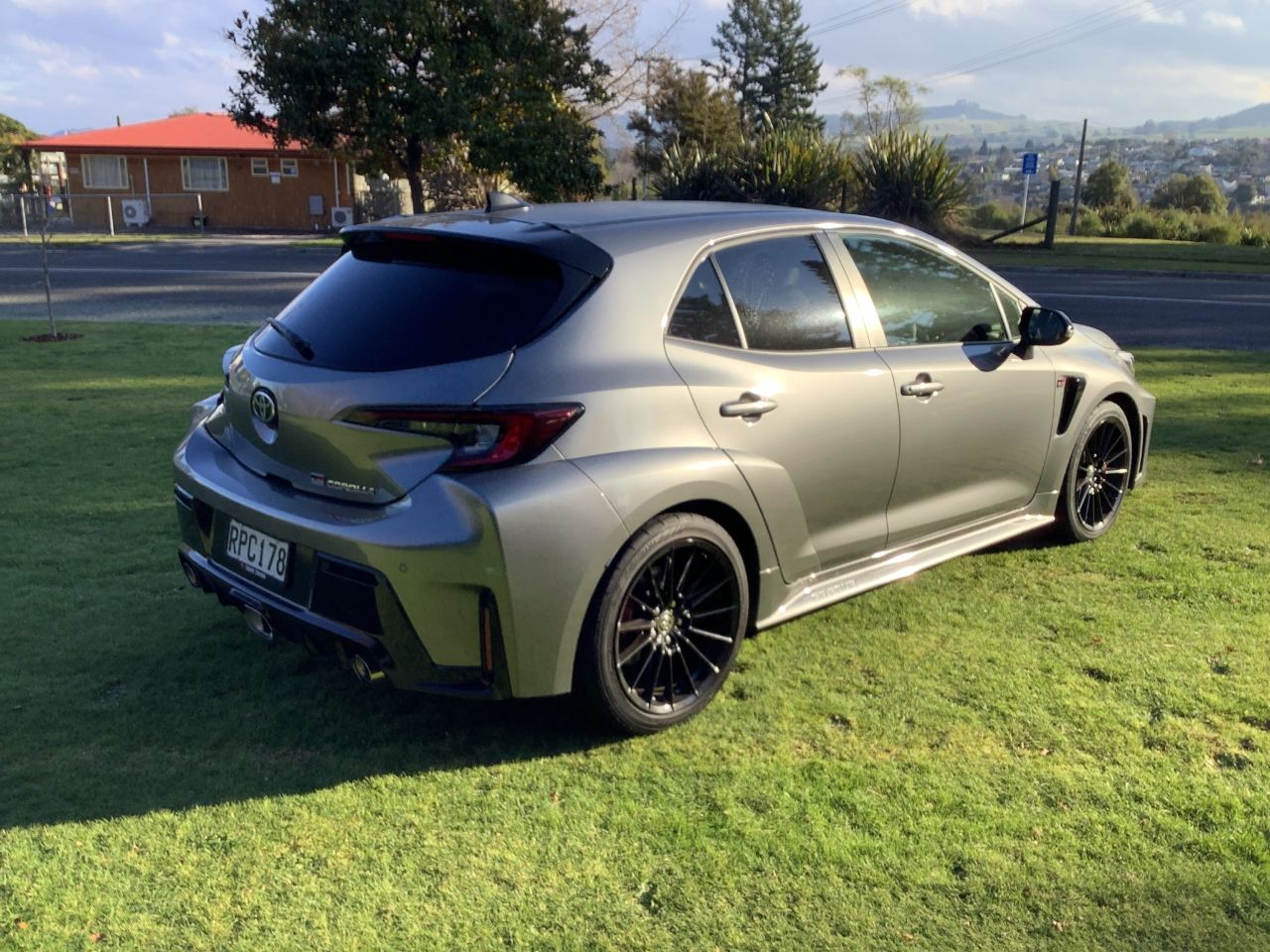 Vehicle image 5