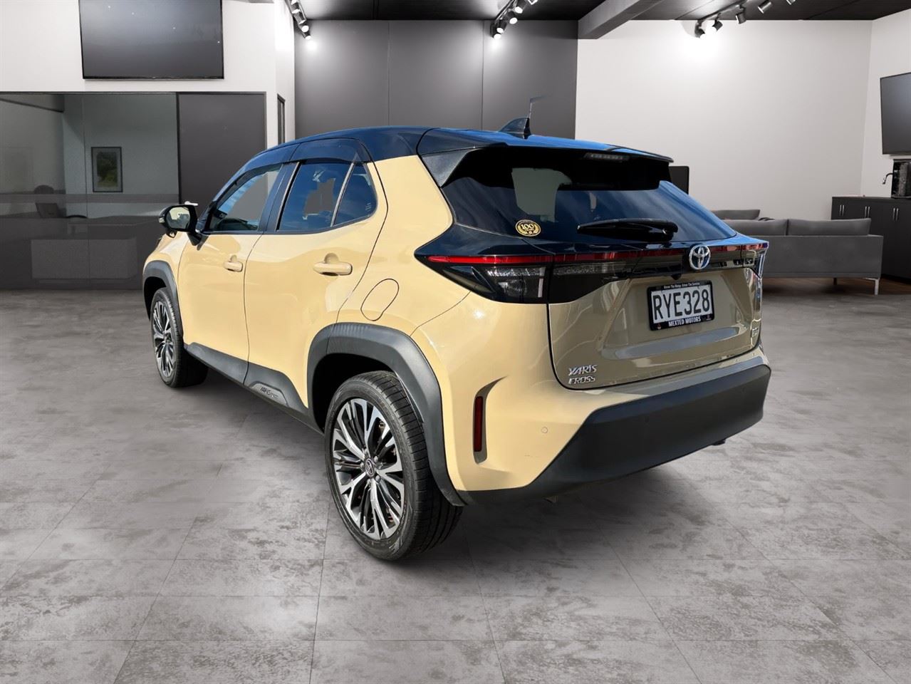 Vehicle image 4