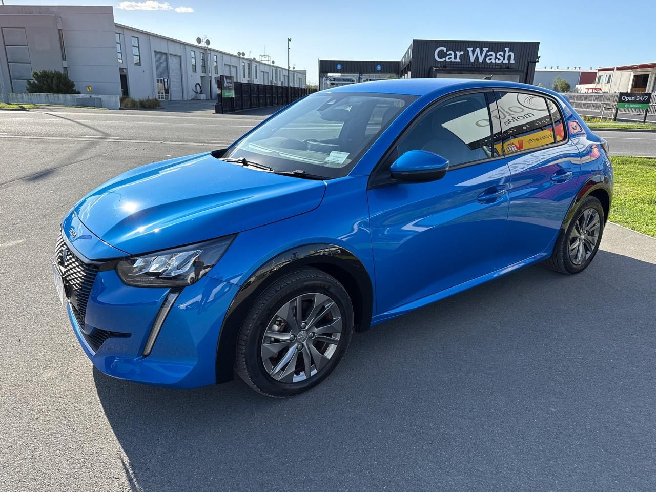 Vehicle image 4