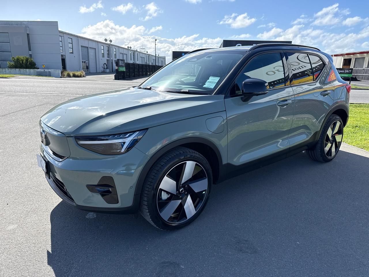 Vehicle image 4