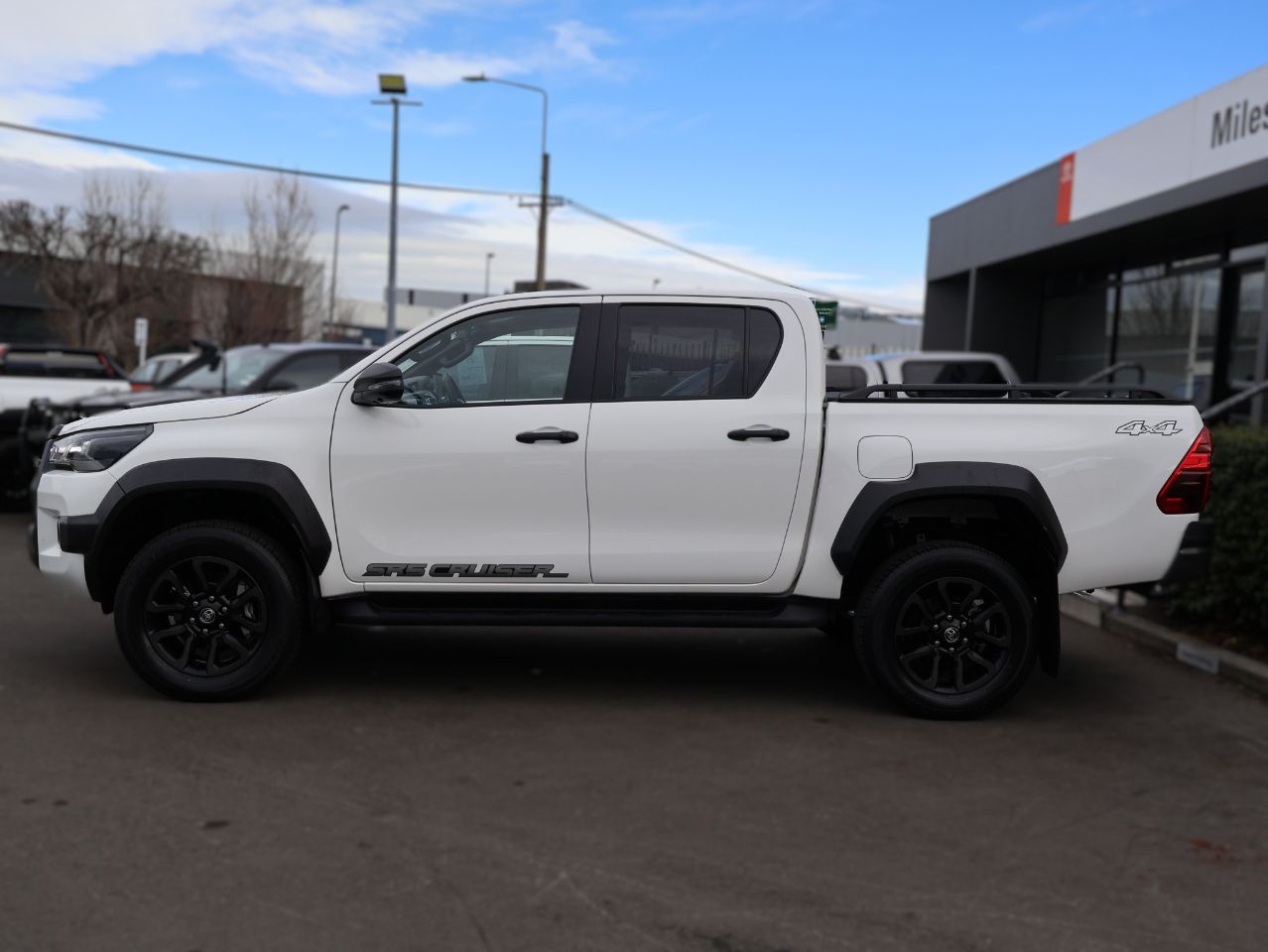 Vehicle image 4
