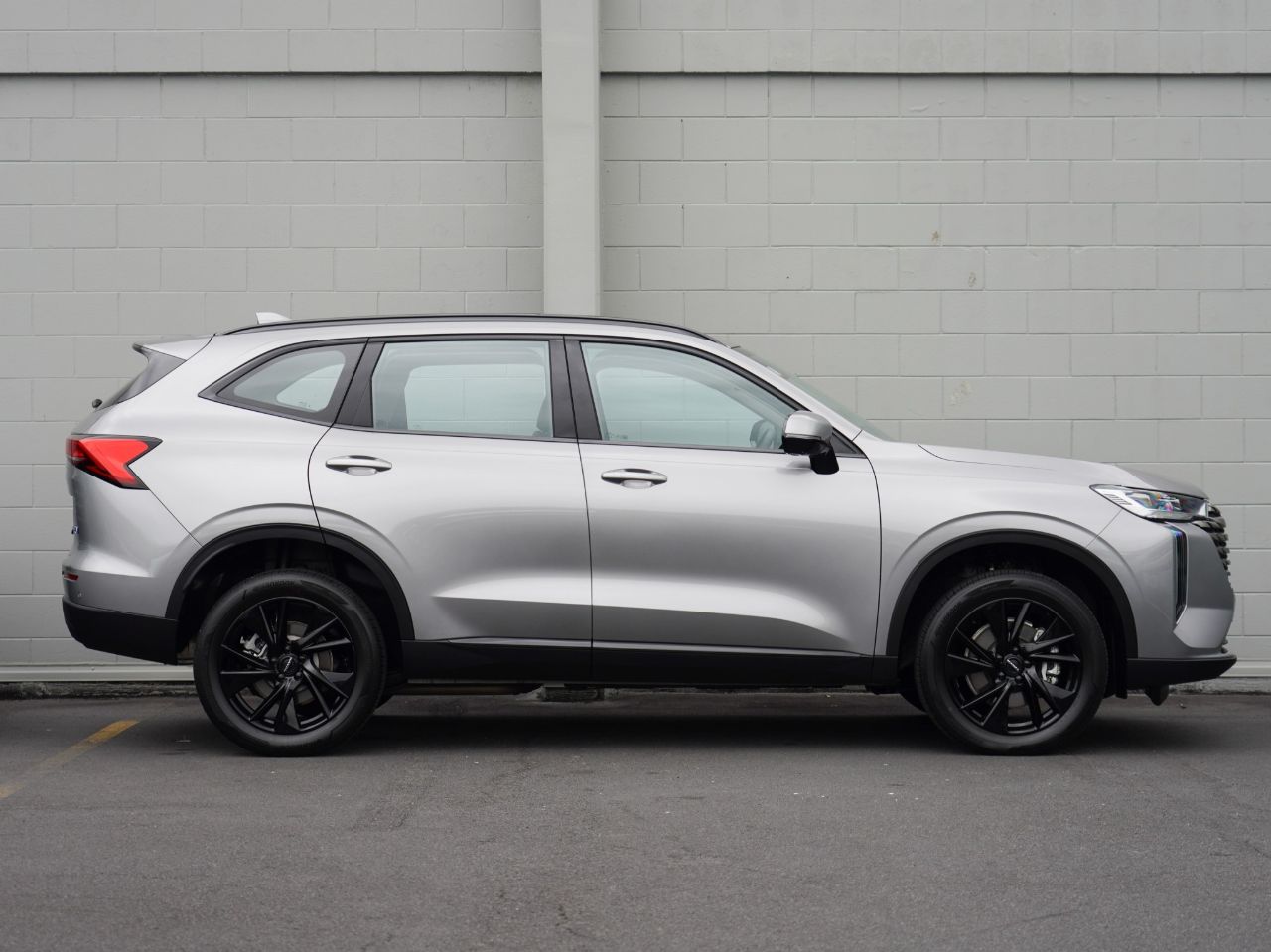 Vehicle image 3