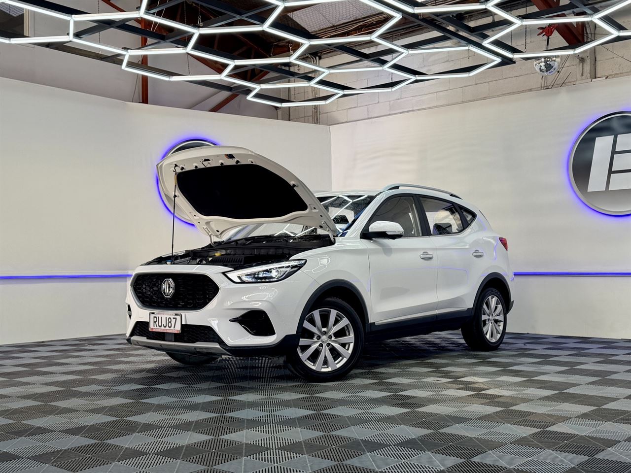 Vehicle image 3