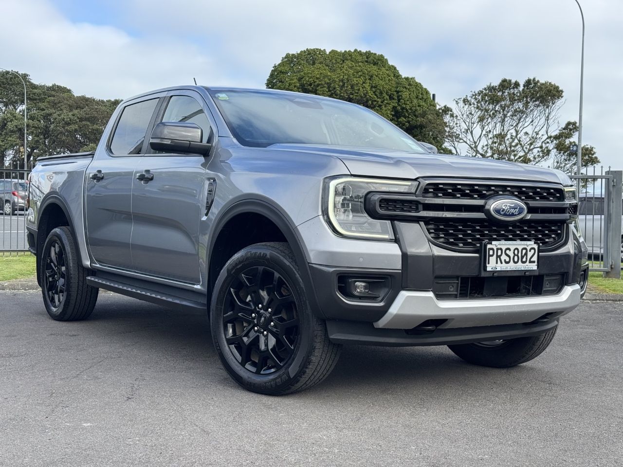 Vehicle image 3