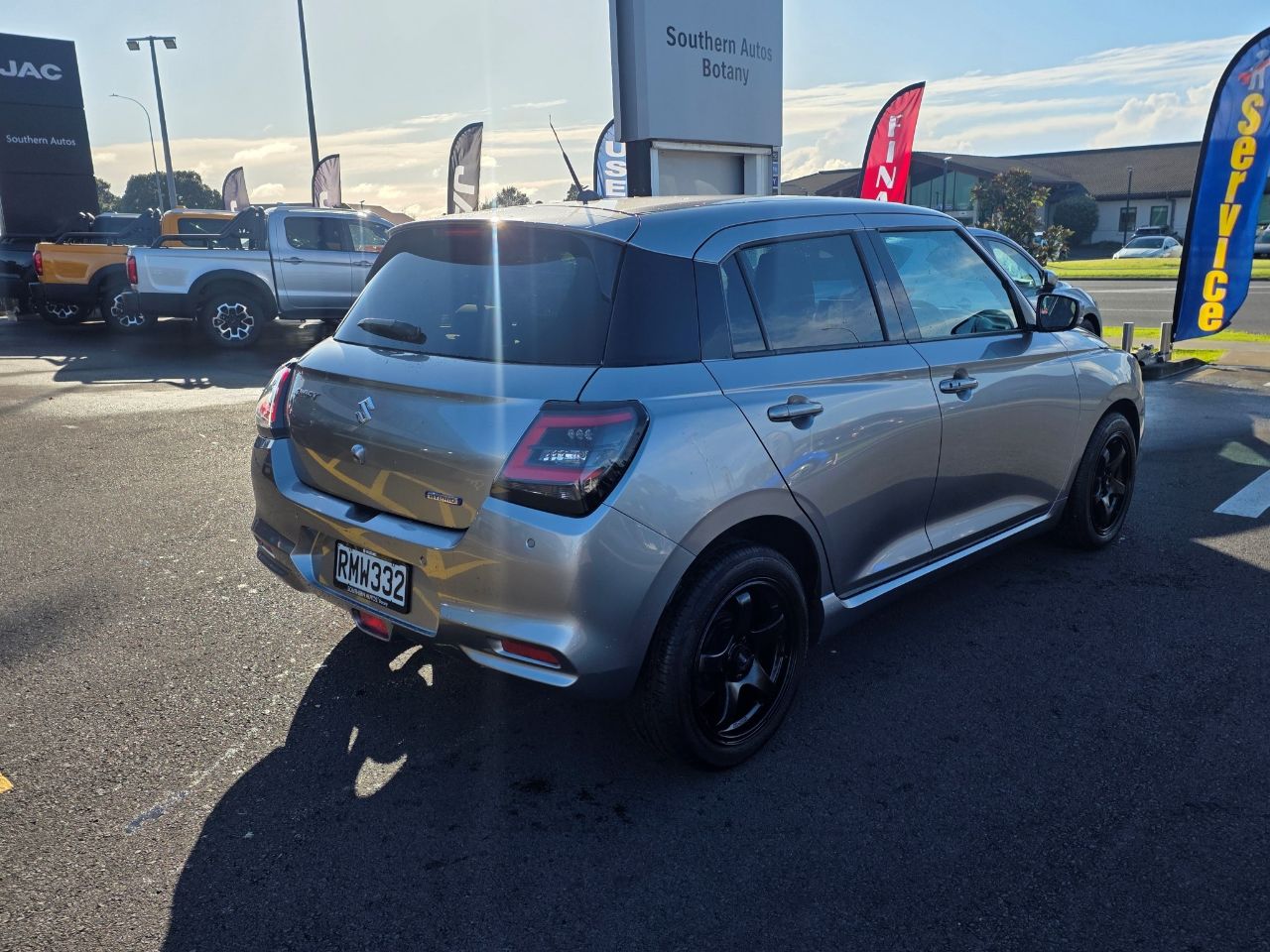Vehicle image 5