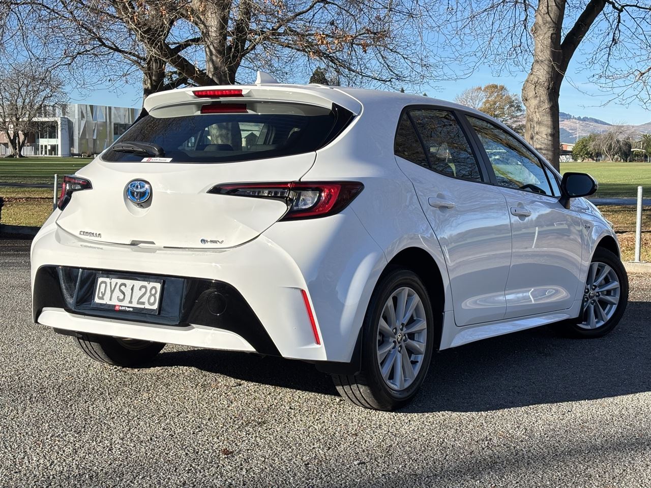 Vehicle image 5
