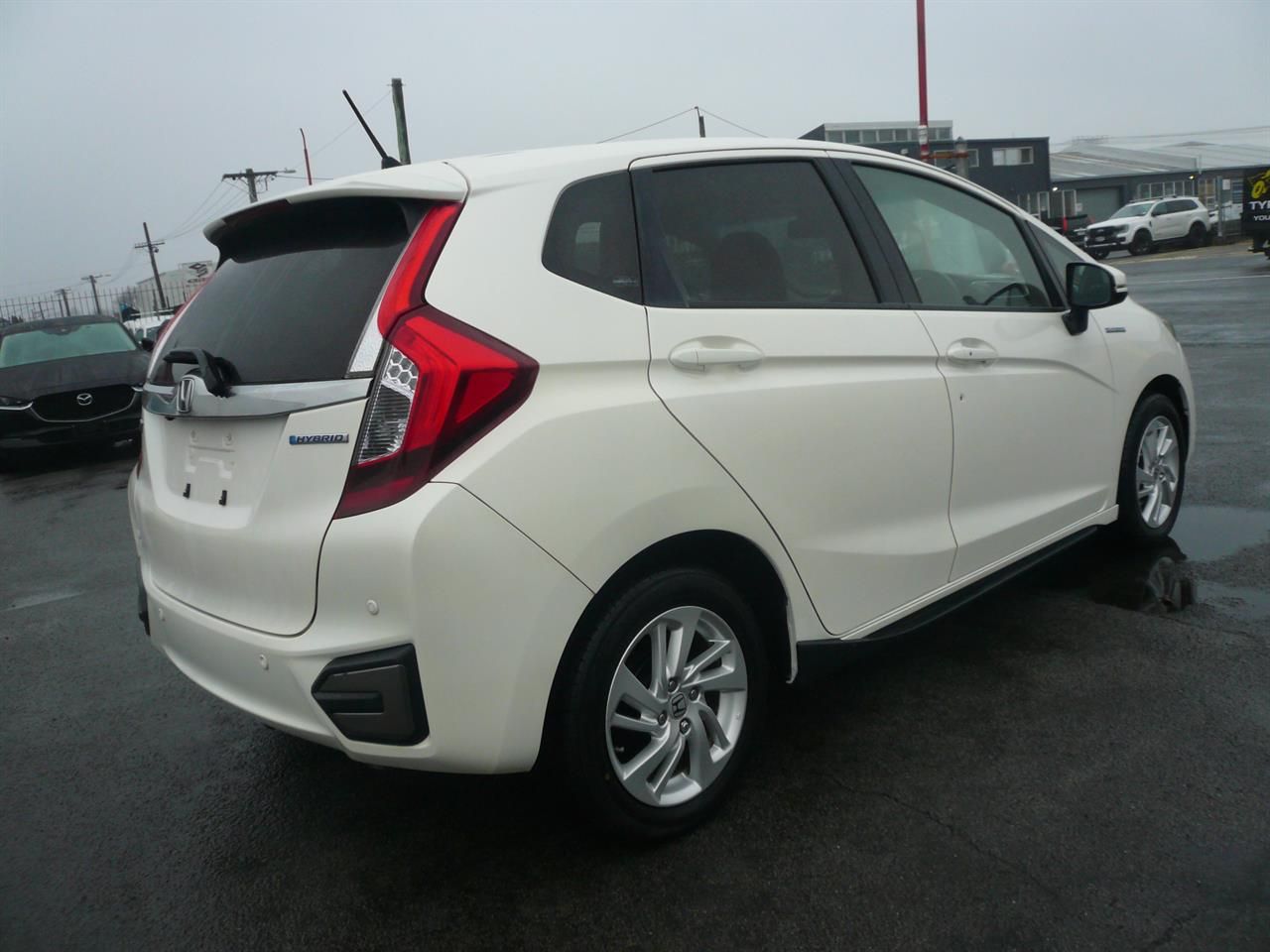 Vehicle image 4