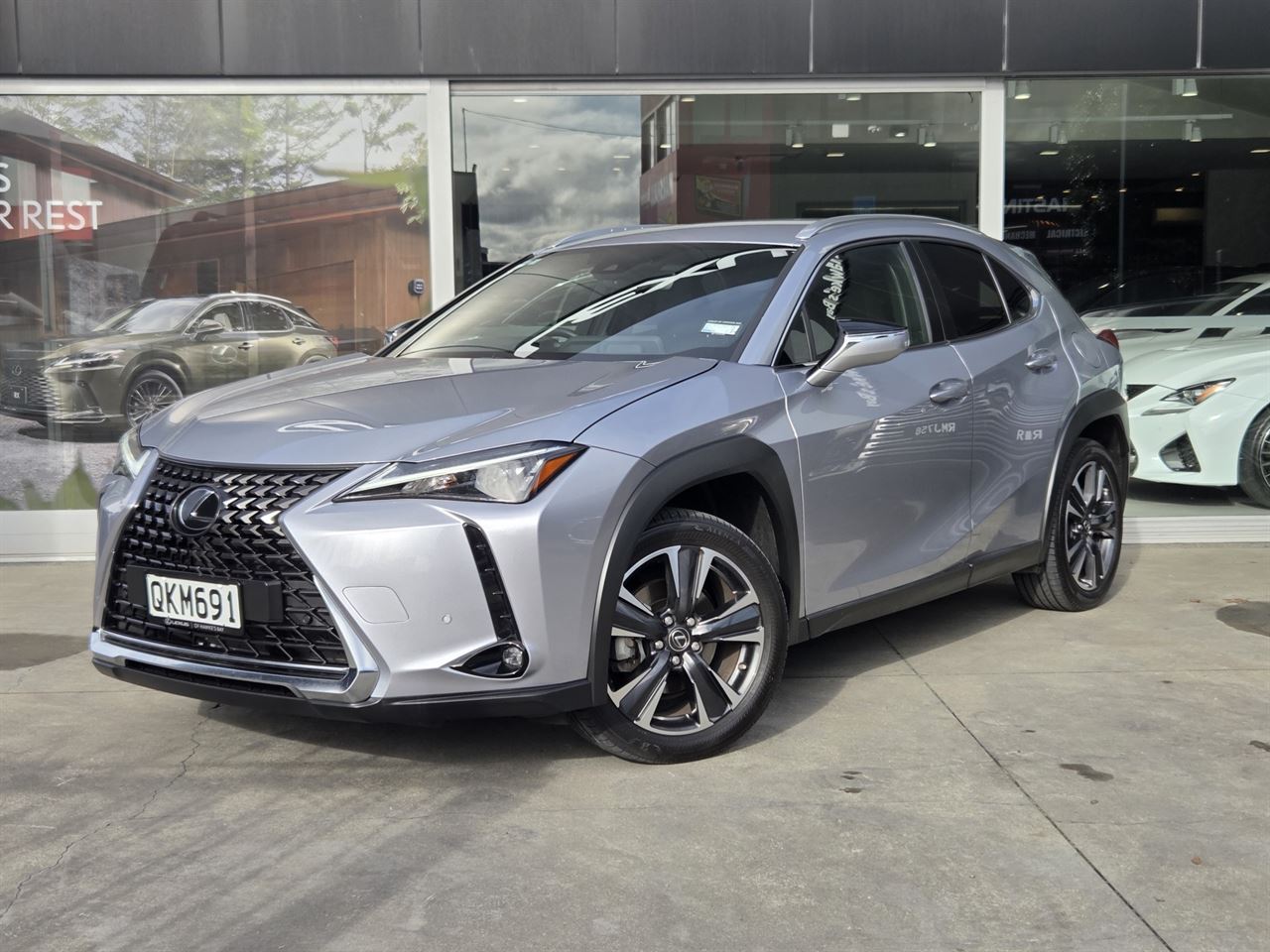 Vehicle image 3