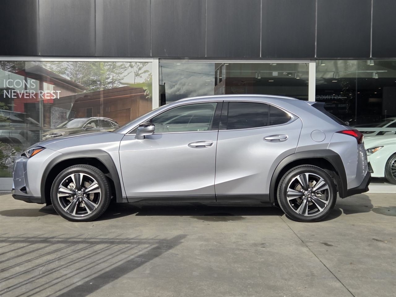 Vehicle image 5