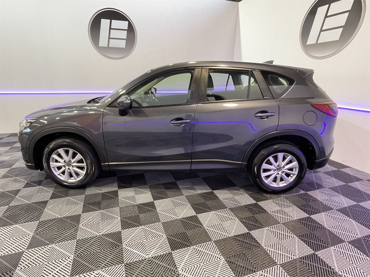 Vehicle image 5