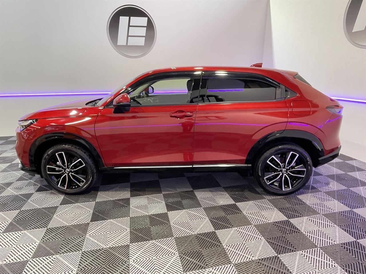 Vehicle image 5