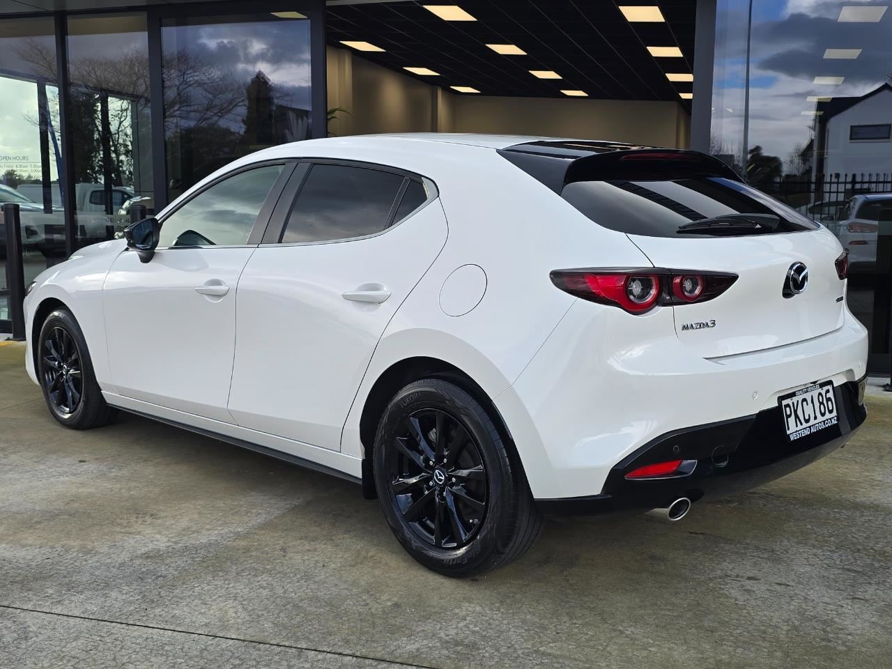 Vehicle image 5