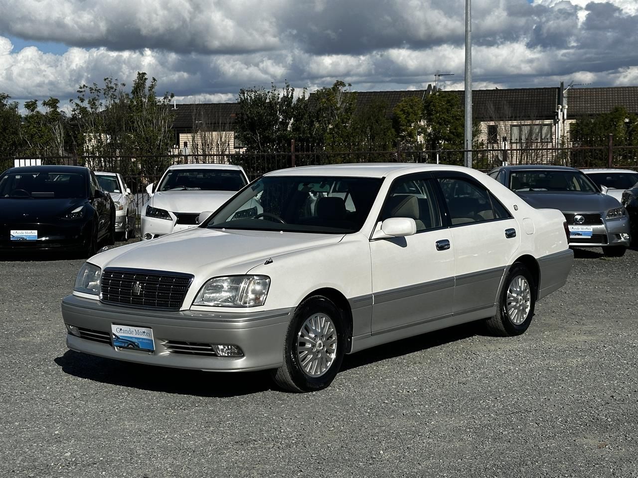 Vehicle image 3