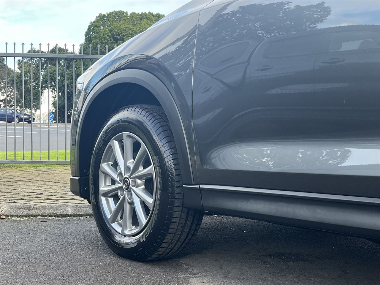 Vehicle image 5