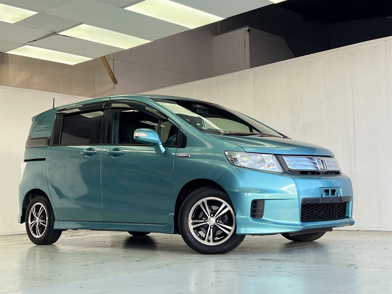 Vehicle image 4