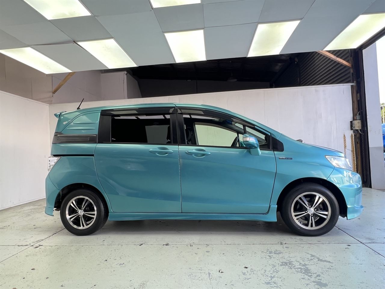 Vehicle image 5