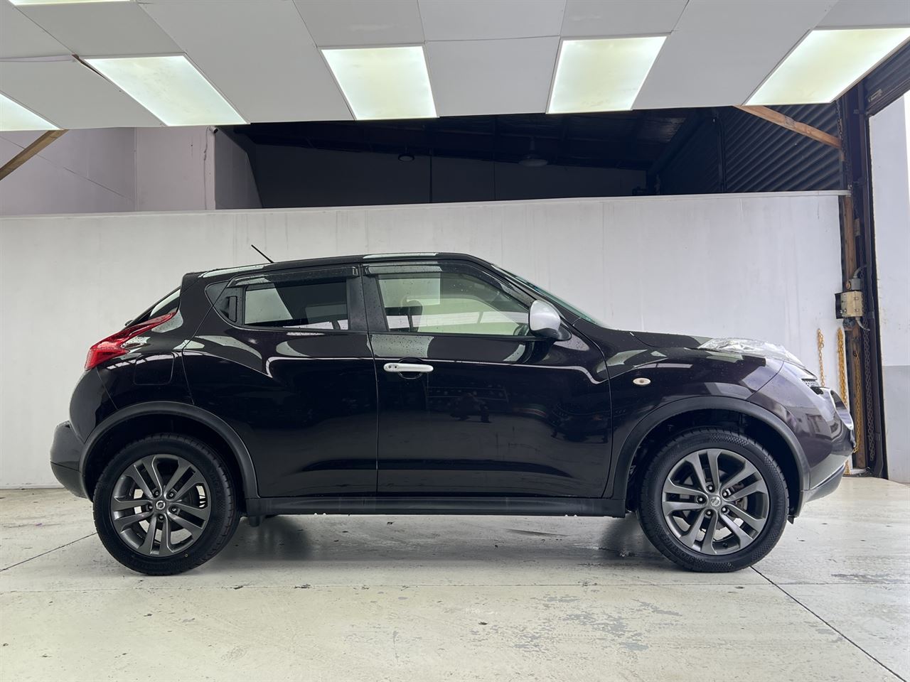 Vehicle image 5