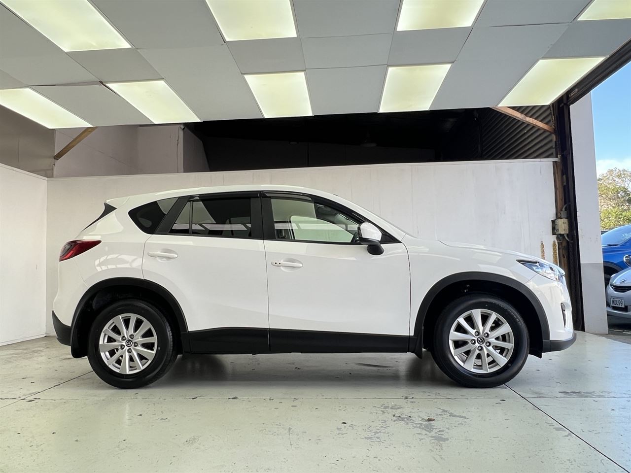 Vehicle image 5