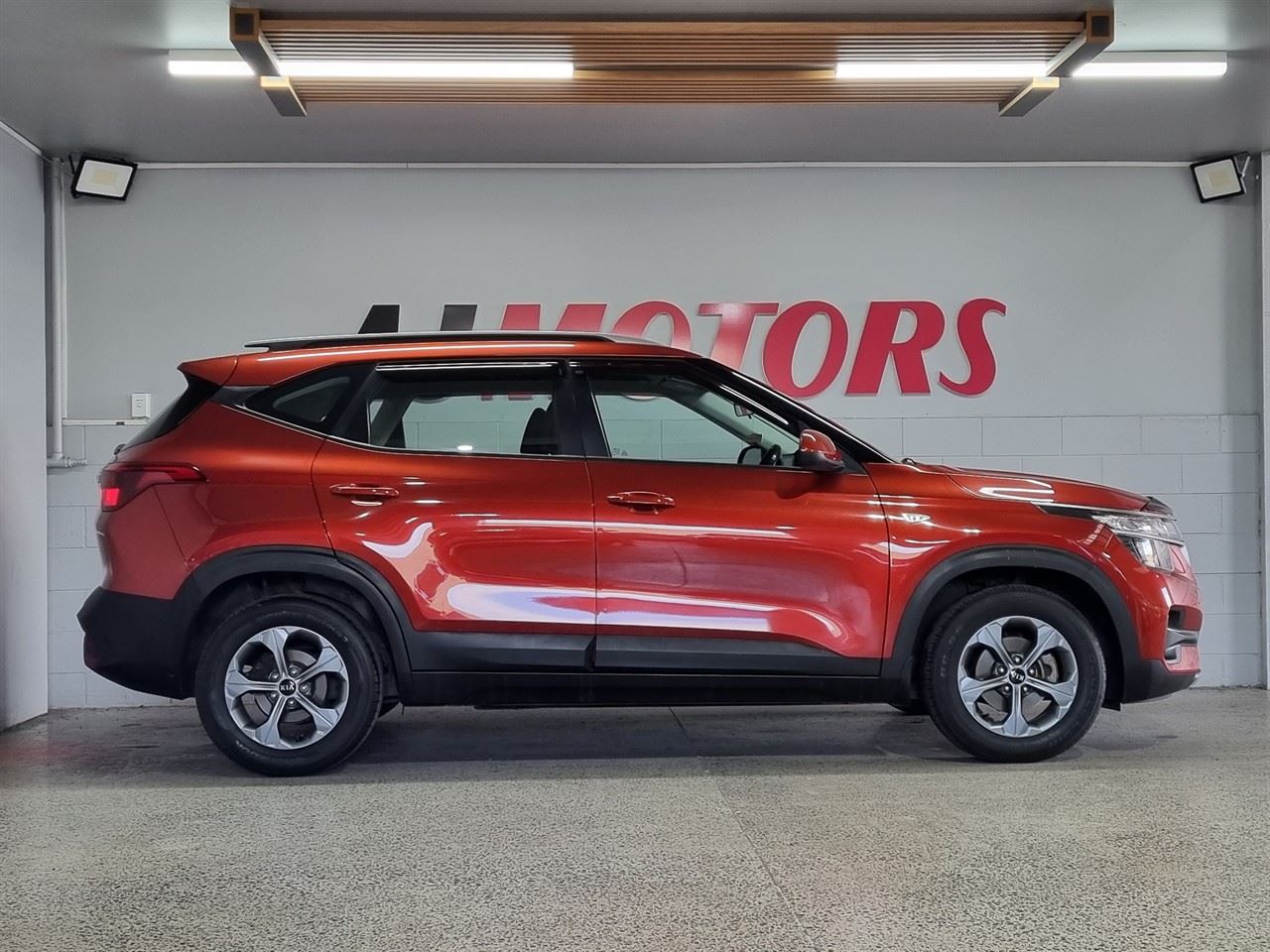Vehicle image 5