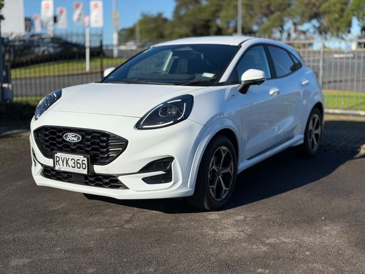 Vehicle image 3