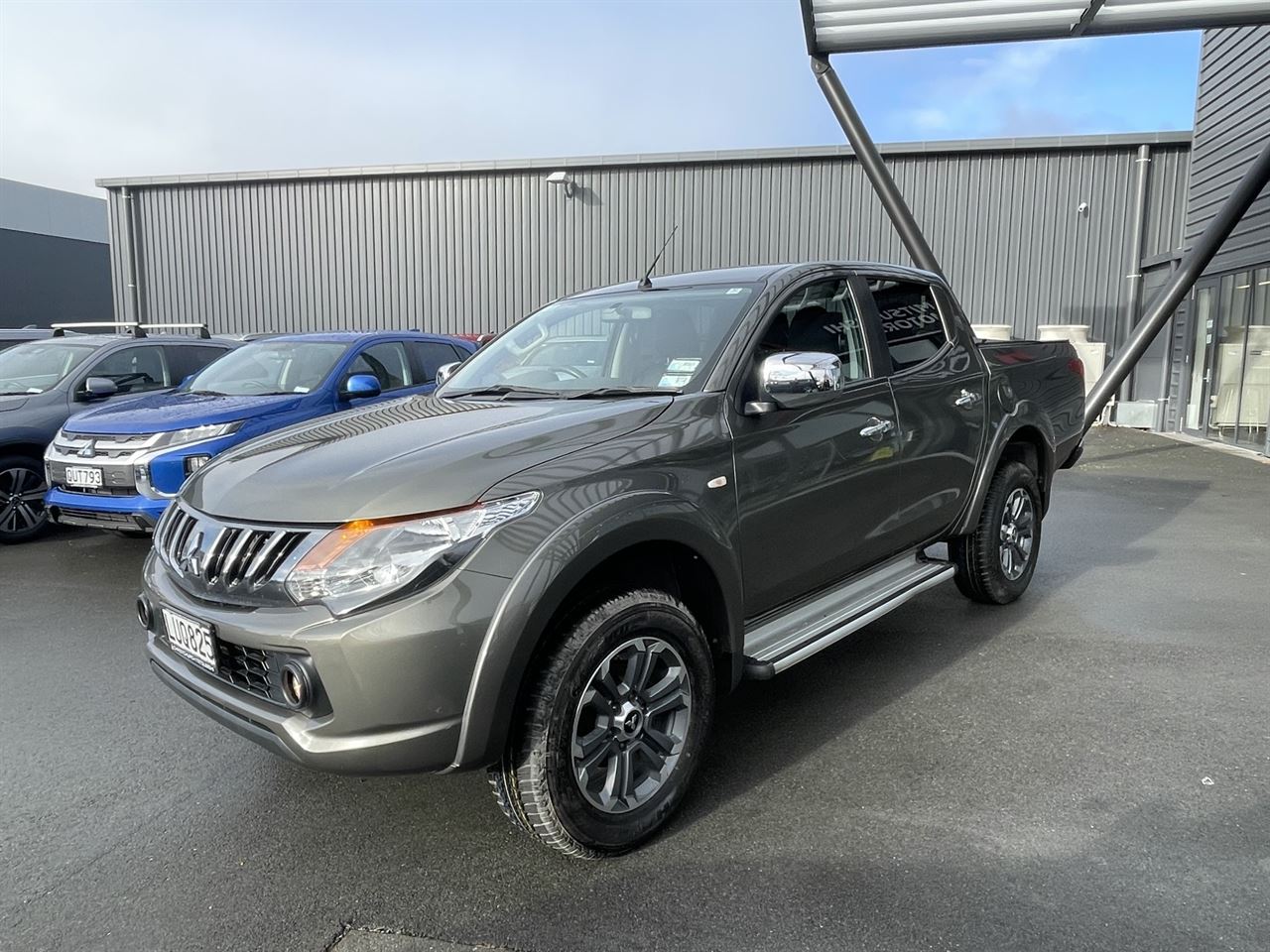 Vehicle image 5