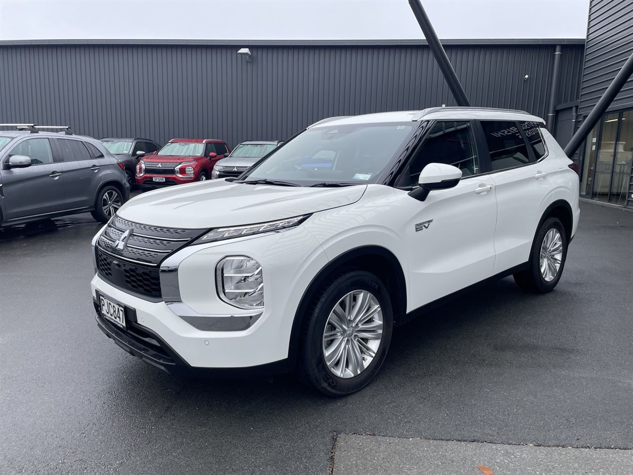 Vehicle image 5
