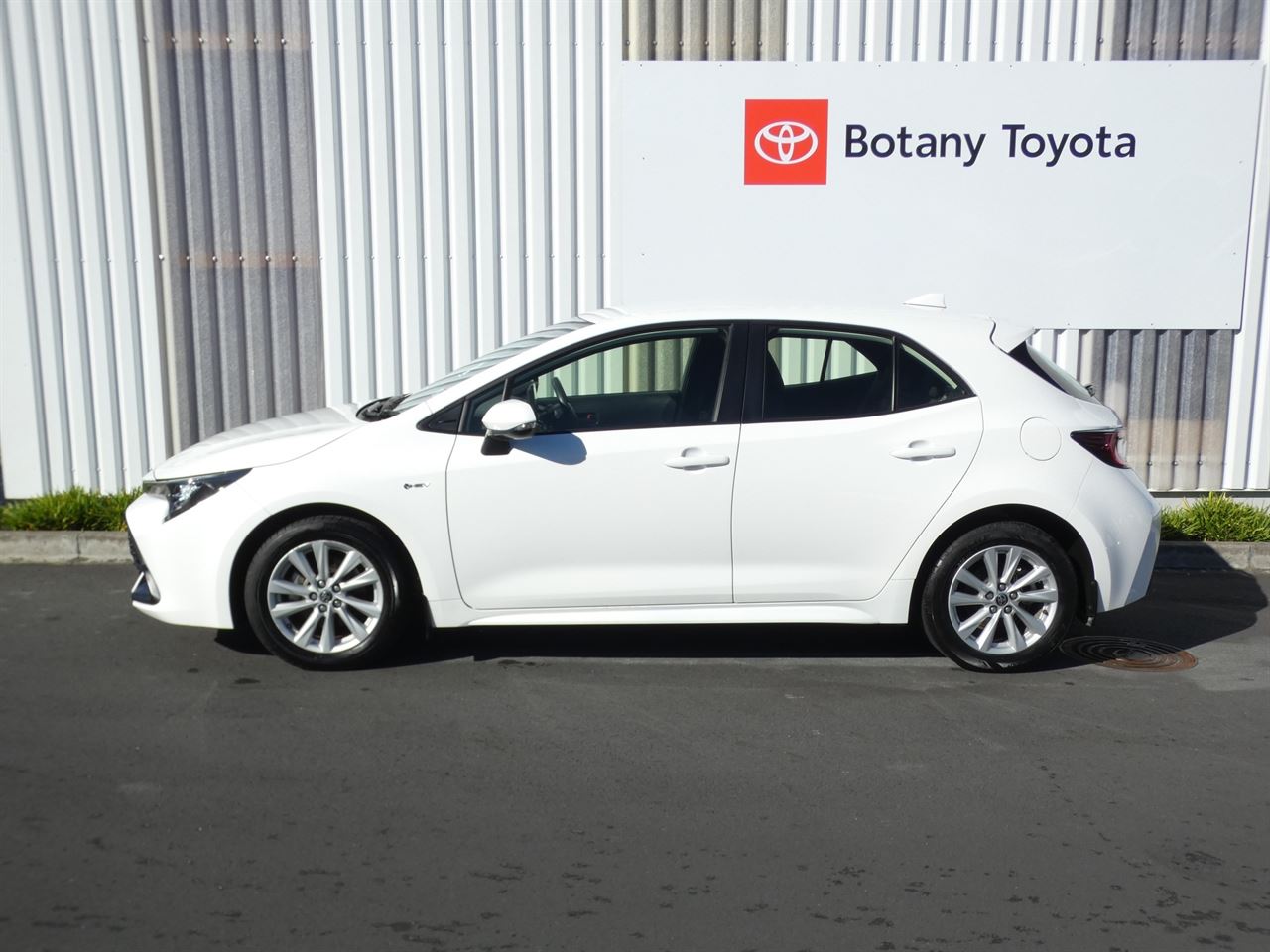 Vehicle image 5