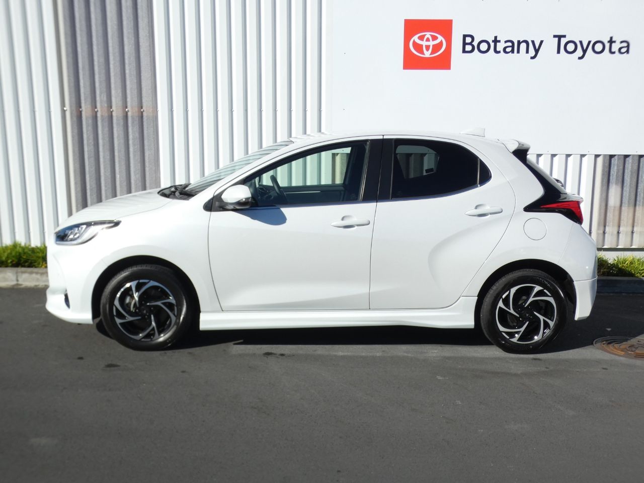Vehicle image 5