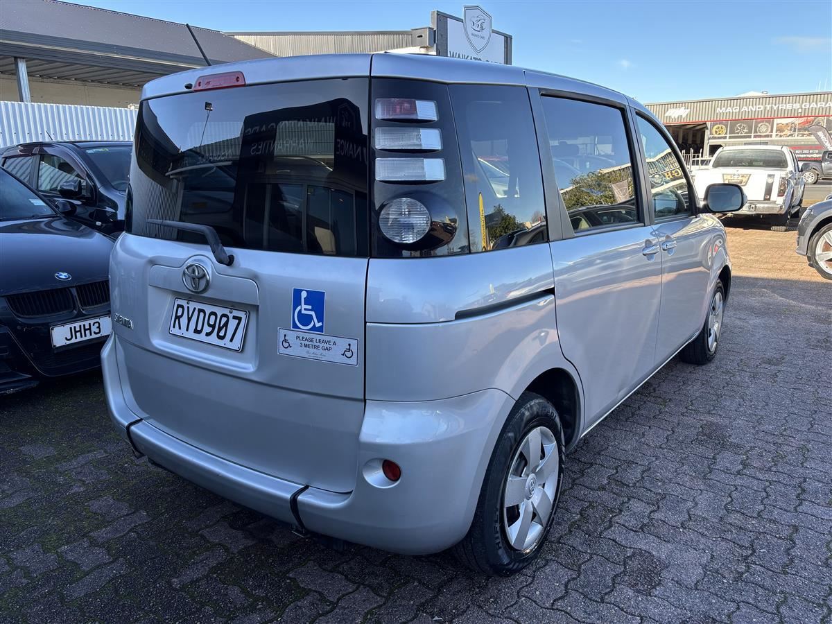 Vehicle image 4