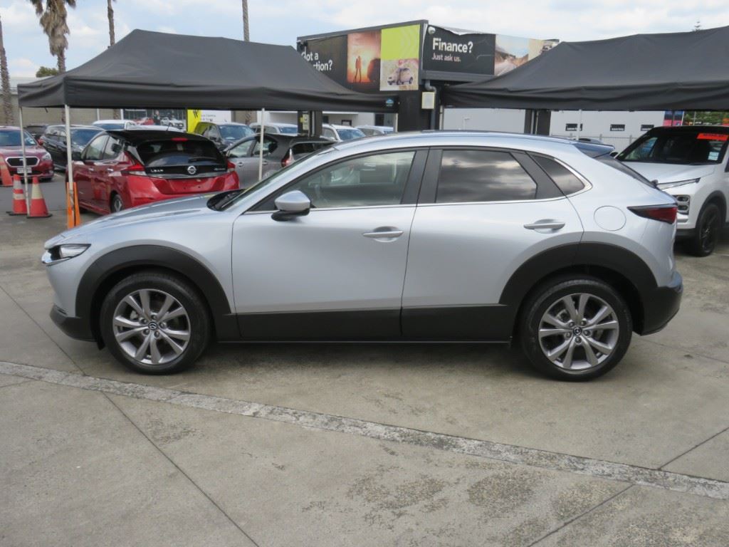 Vehicle image 4
