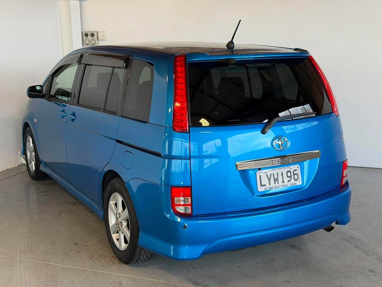 Vehicle image 4