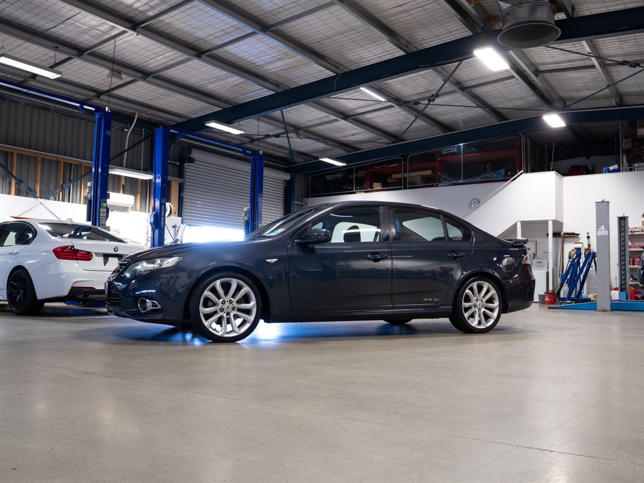 Vehicle image 5