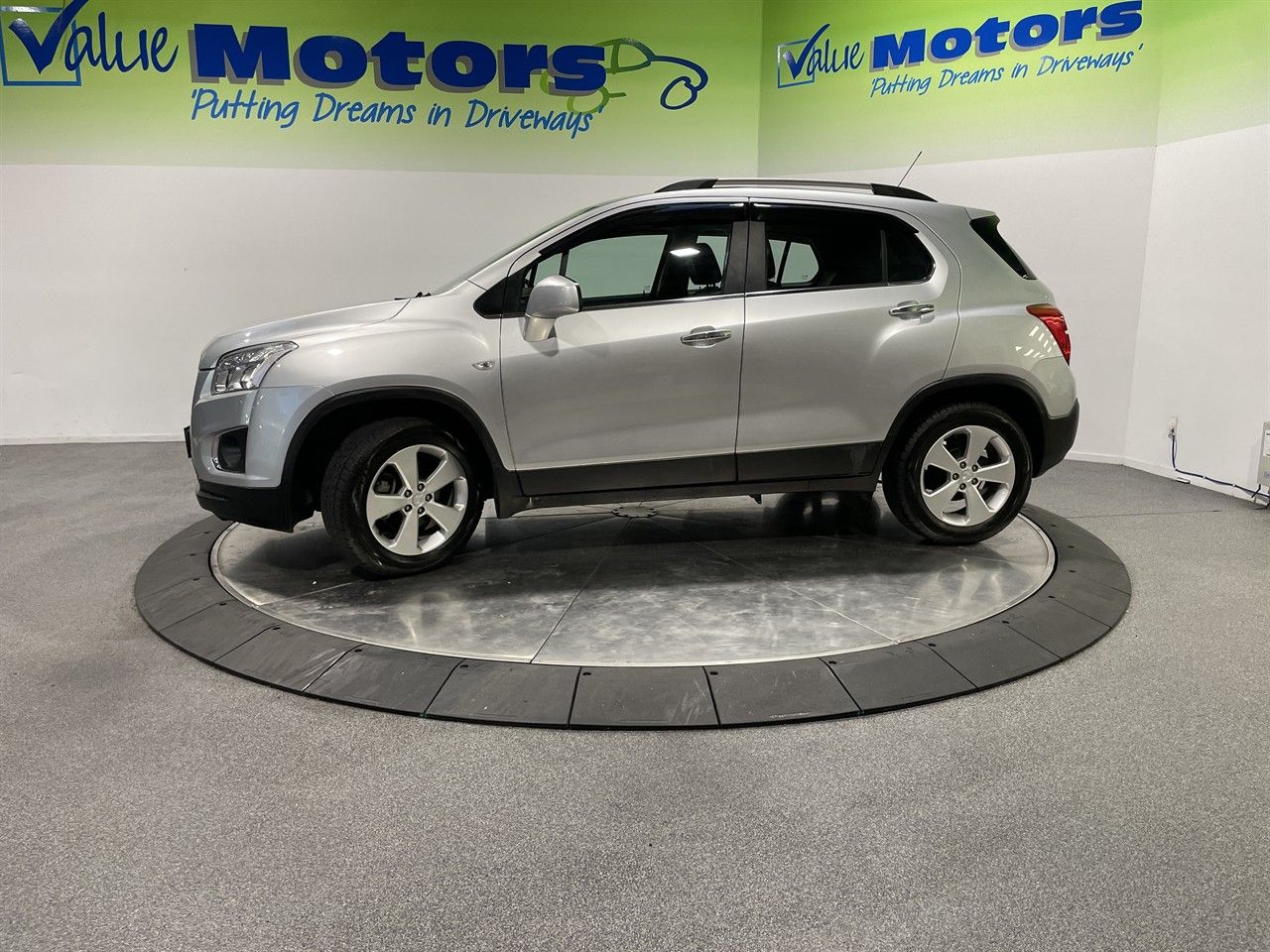 Vehicle image 4
