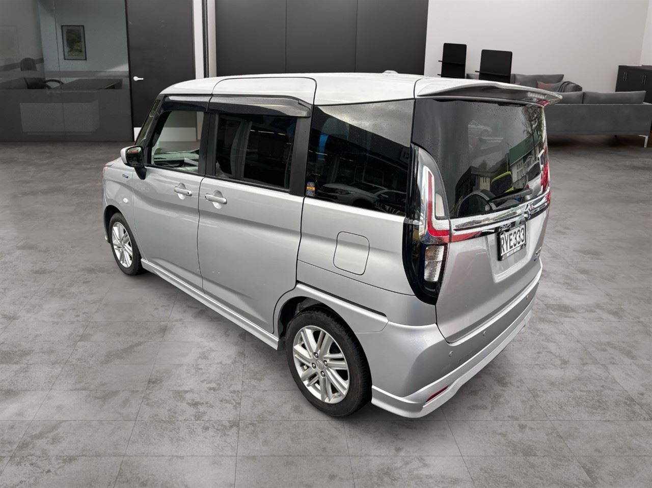 Vehicle image 4