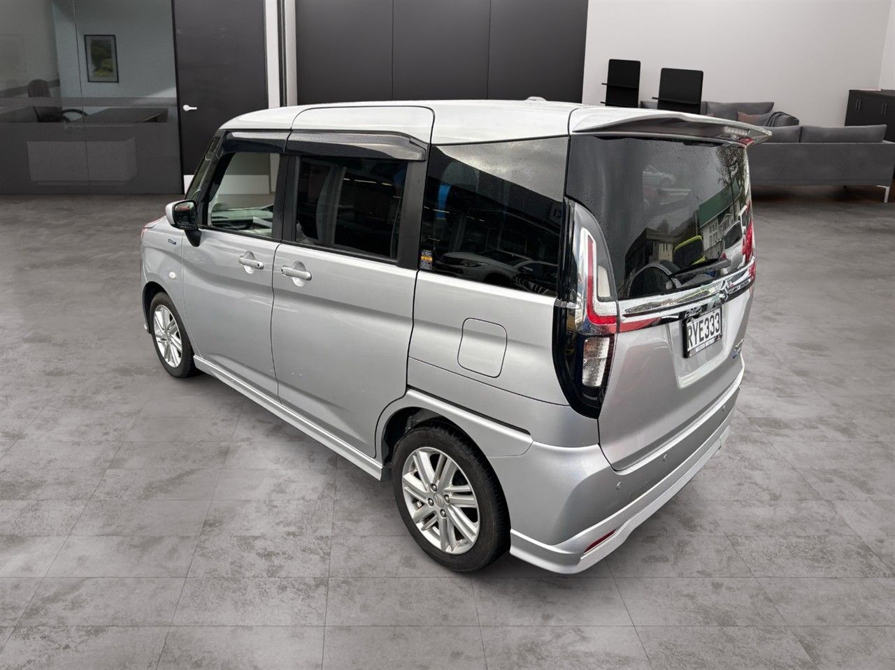 Vehicle image 4