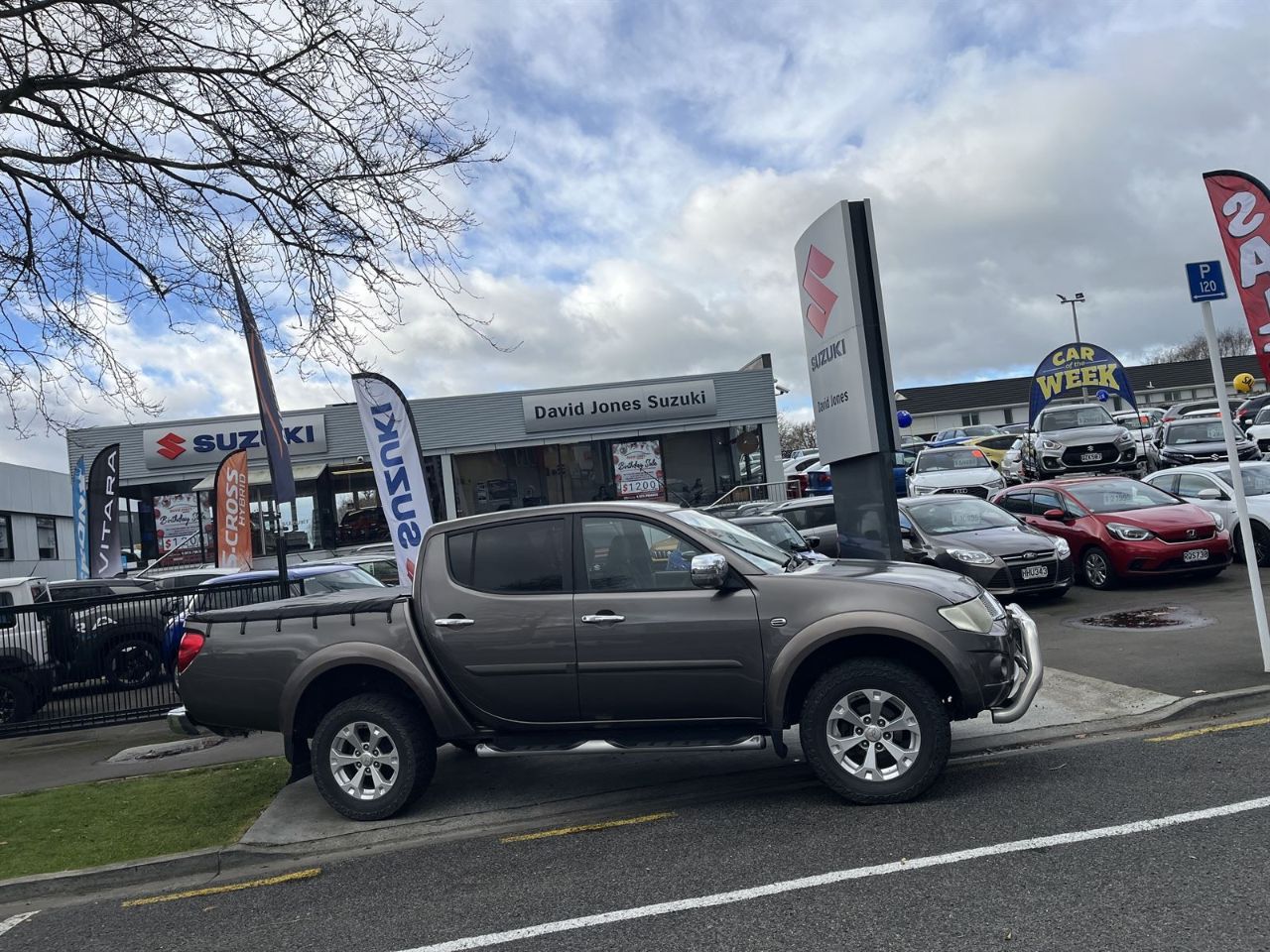 Vehicle image 4