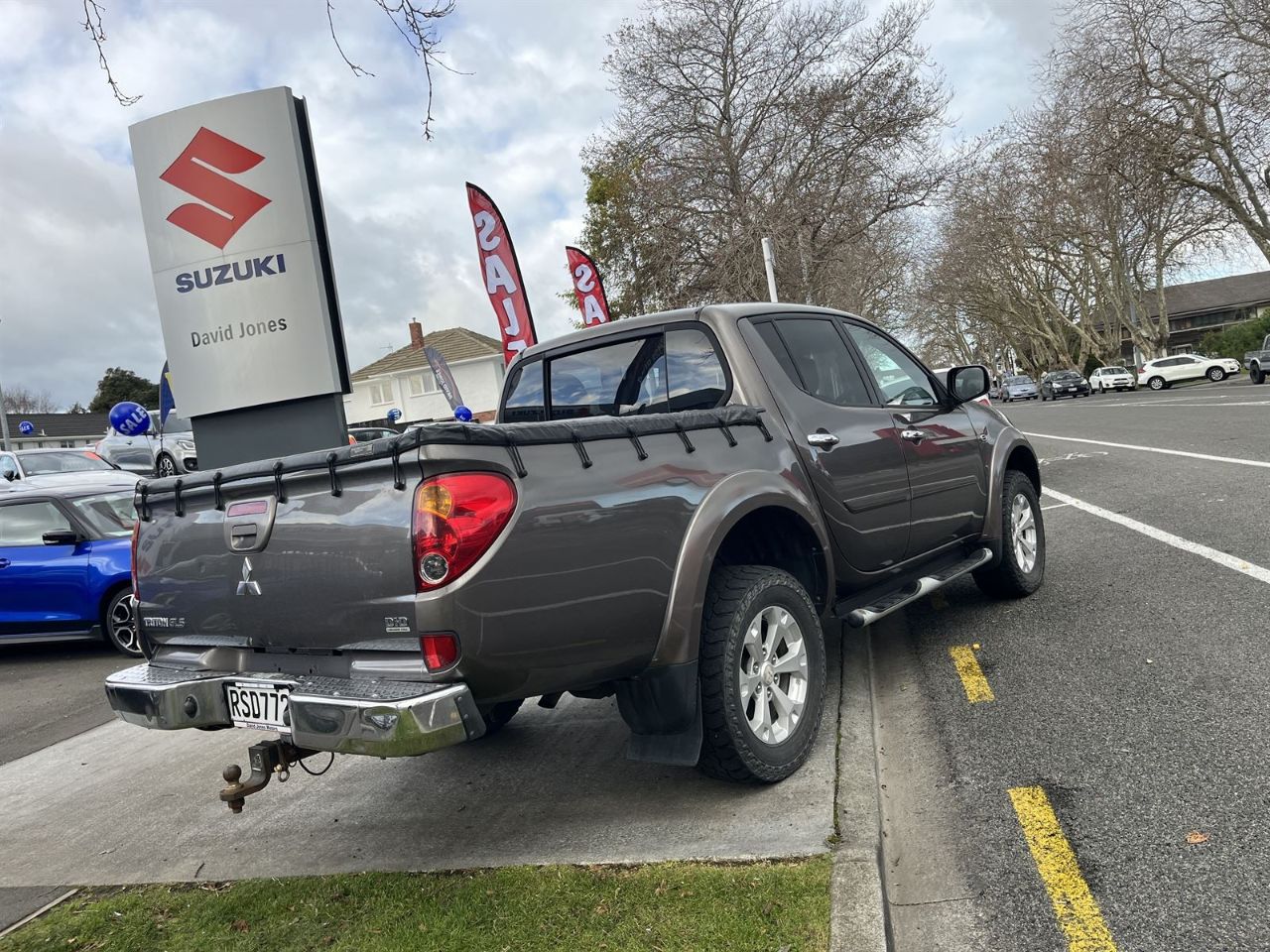 Vehicle image 5