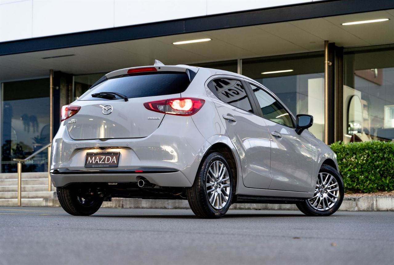 Vehicle image 4