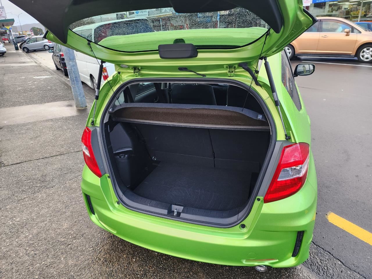 Vehicle image 5