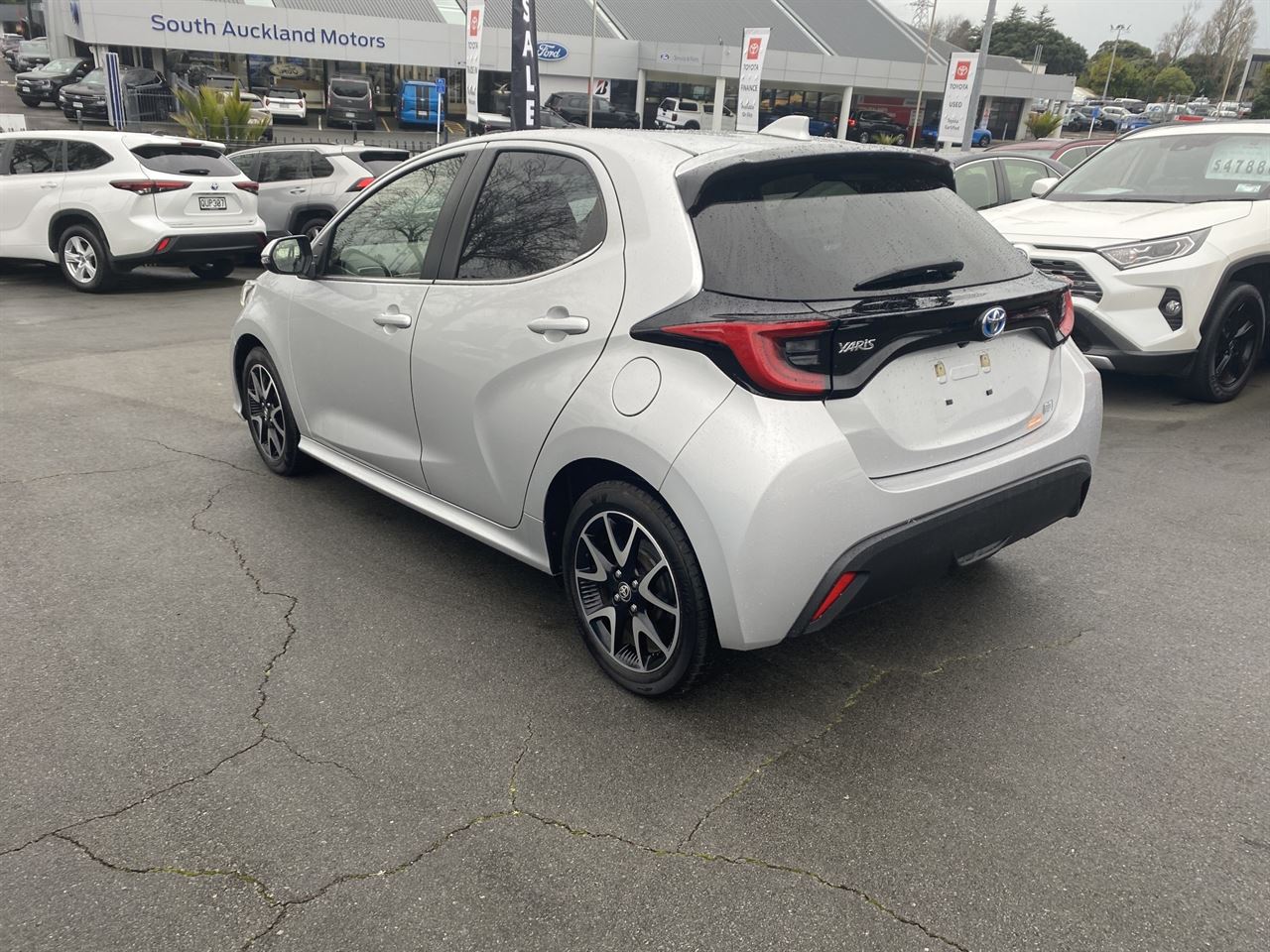 Vehicle image 4