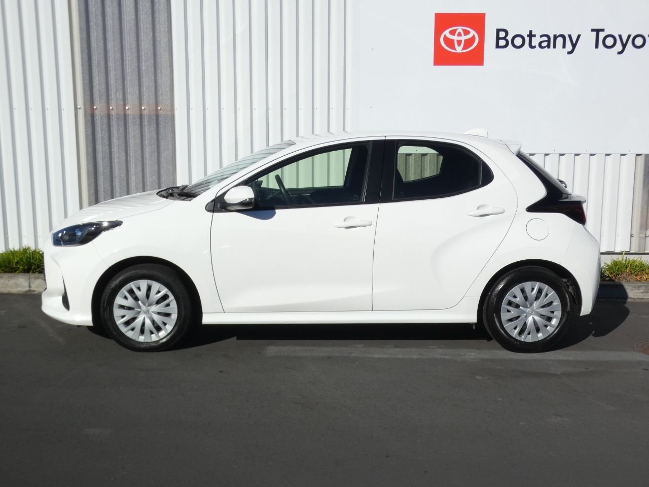 Vehicle image 5