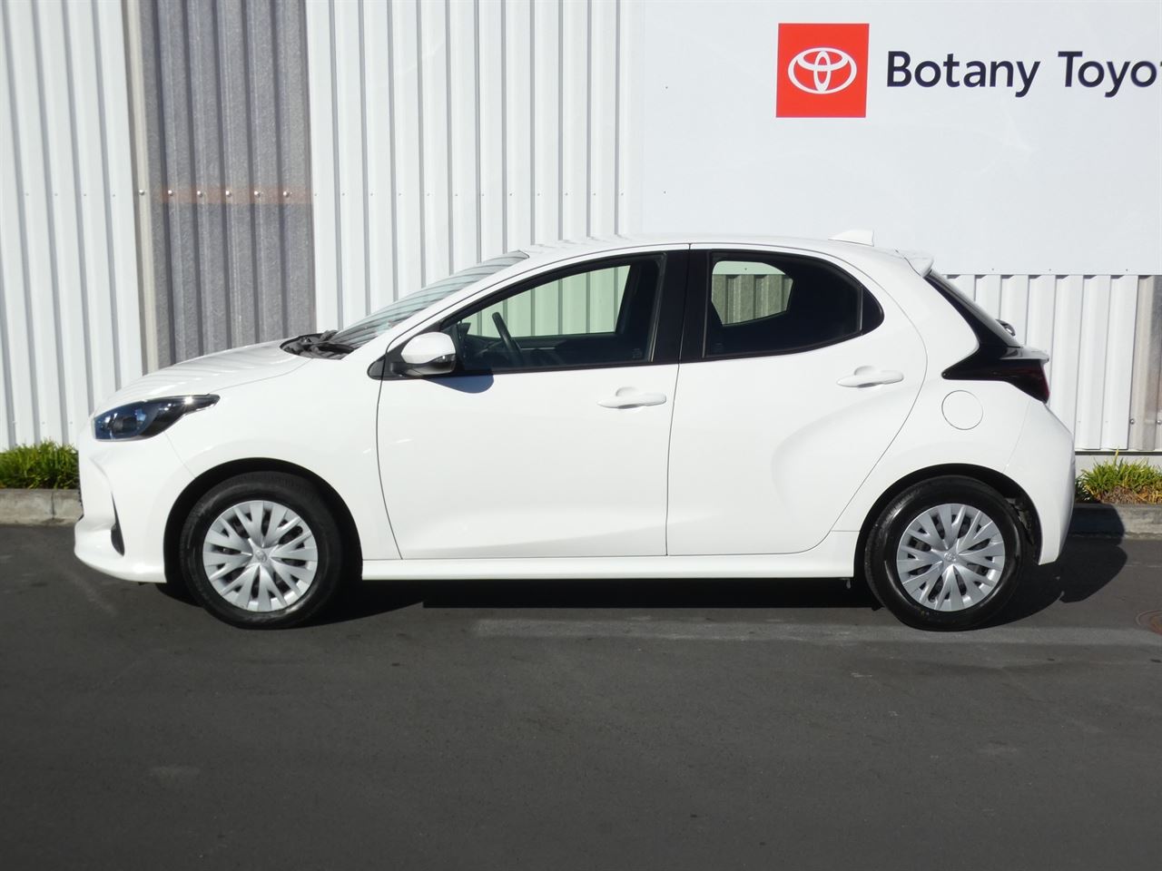 Vehicle image 5