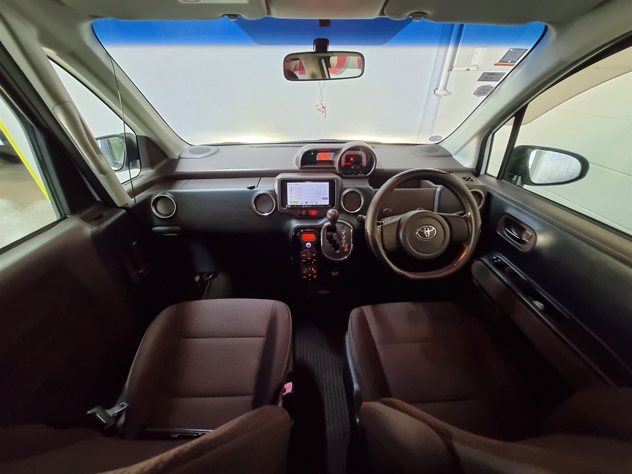Vehicle image 3