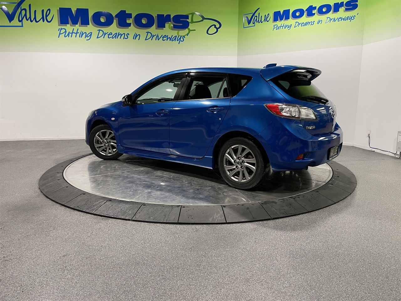 Vehicle image 5