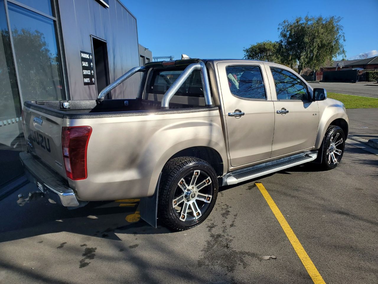 Vehicle image 3