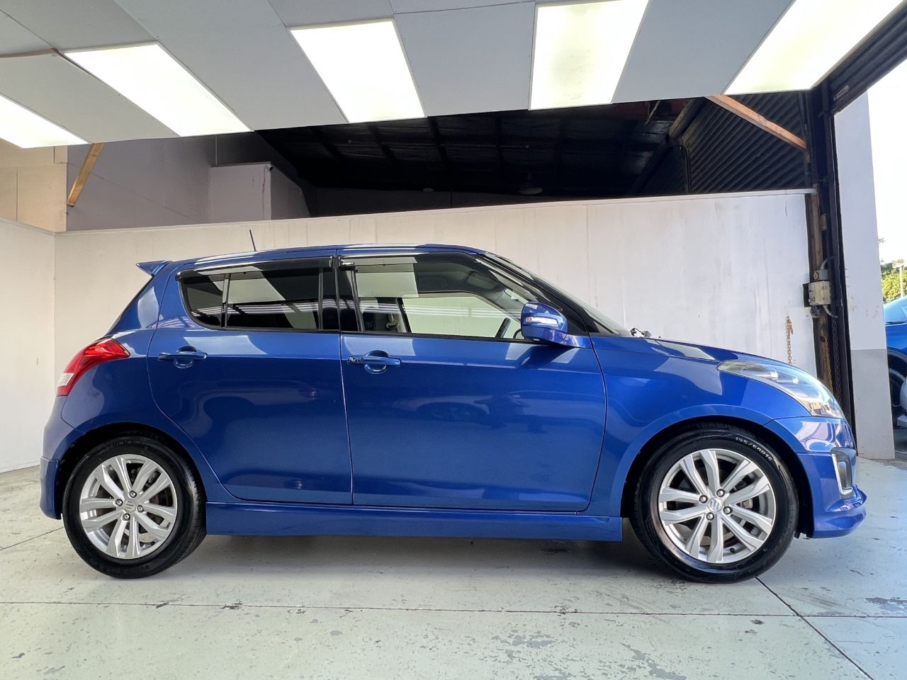 Vehicle image 5